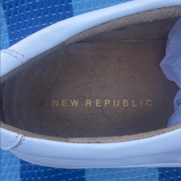 Classic White Men's Sneakers - Picture 2 of 4